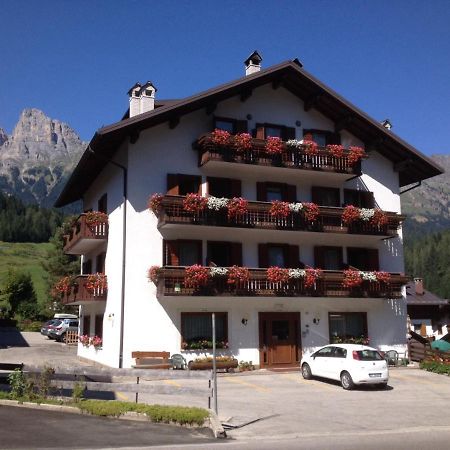 Garni Mariolina Bed and Breakfast Falcade Exteriör bild