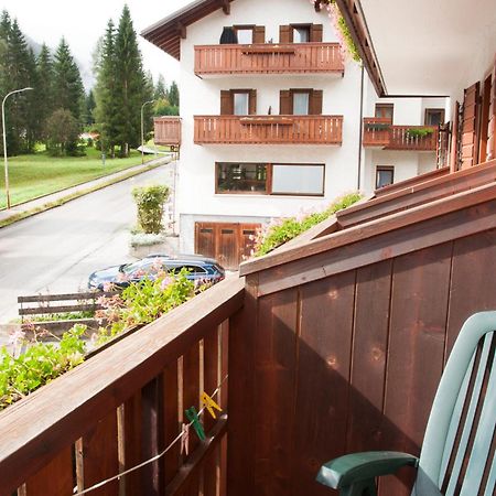 Garni Mariolina Bed and Breakfast Falcade Exteriör bild
