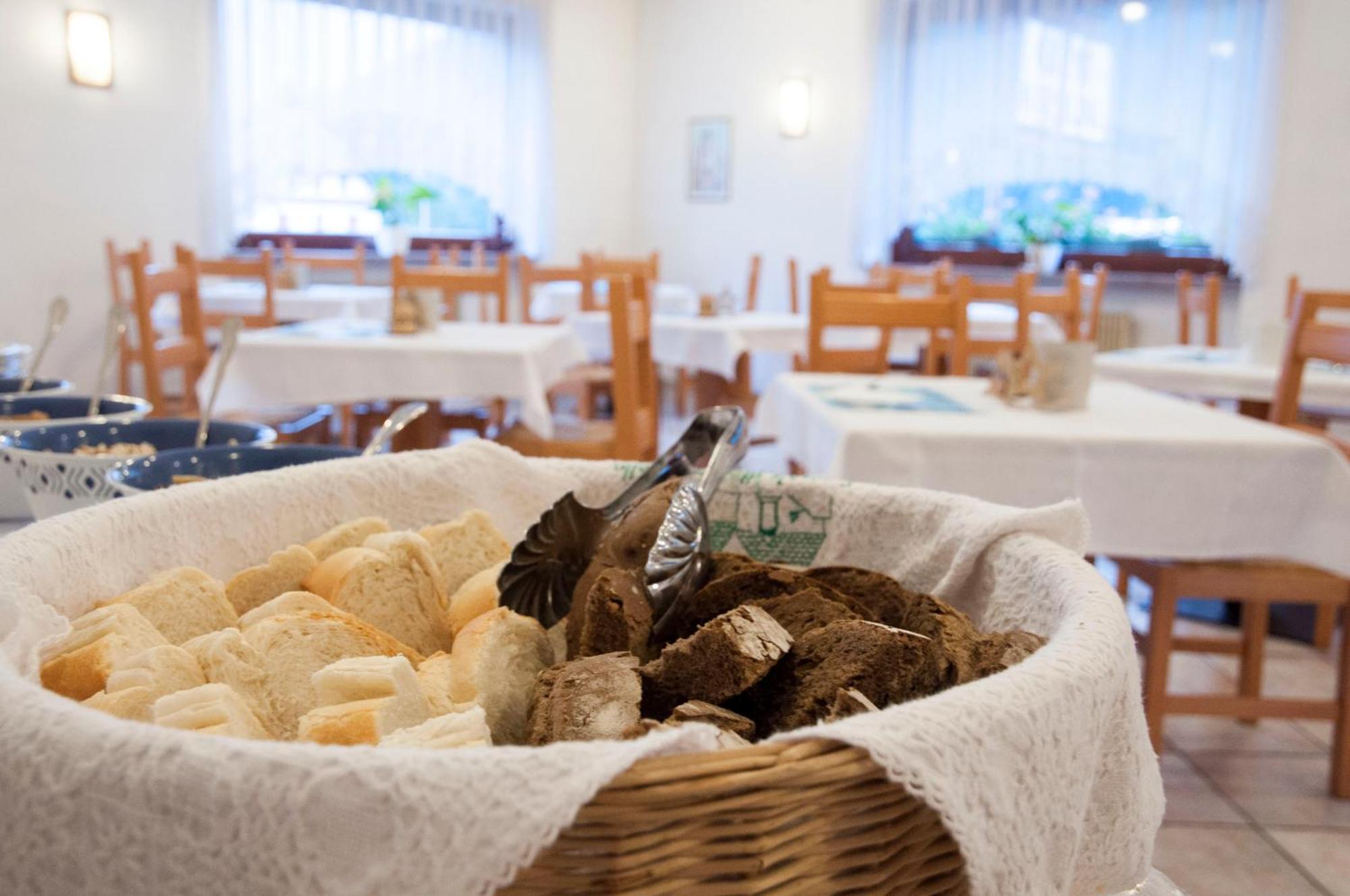 Garni Mariolina Bed and Breakfast Falcade Exteriör bild