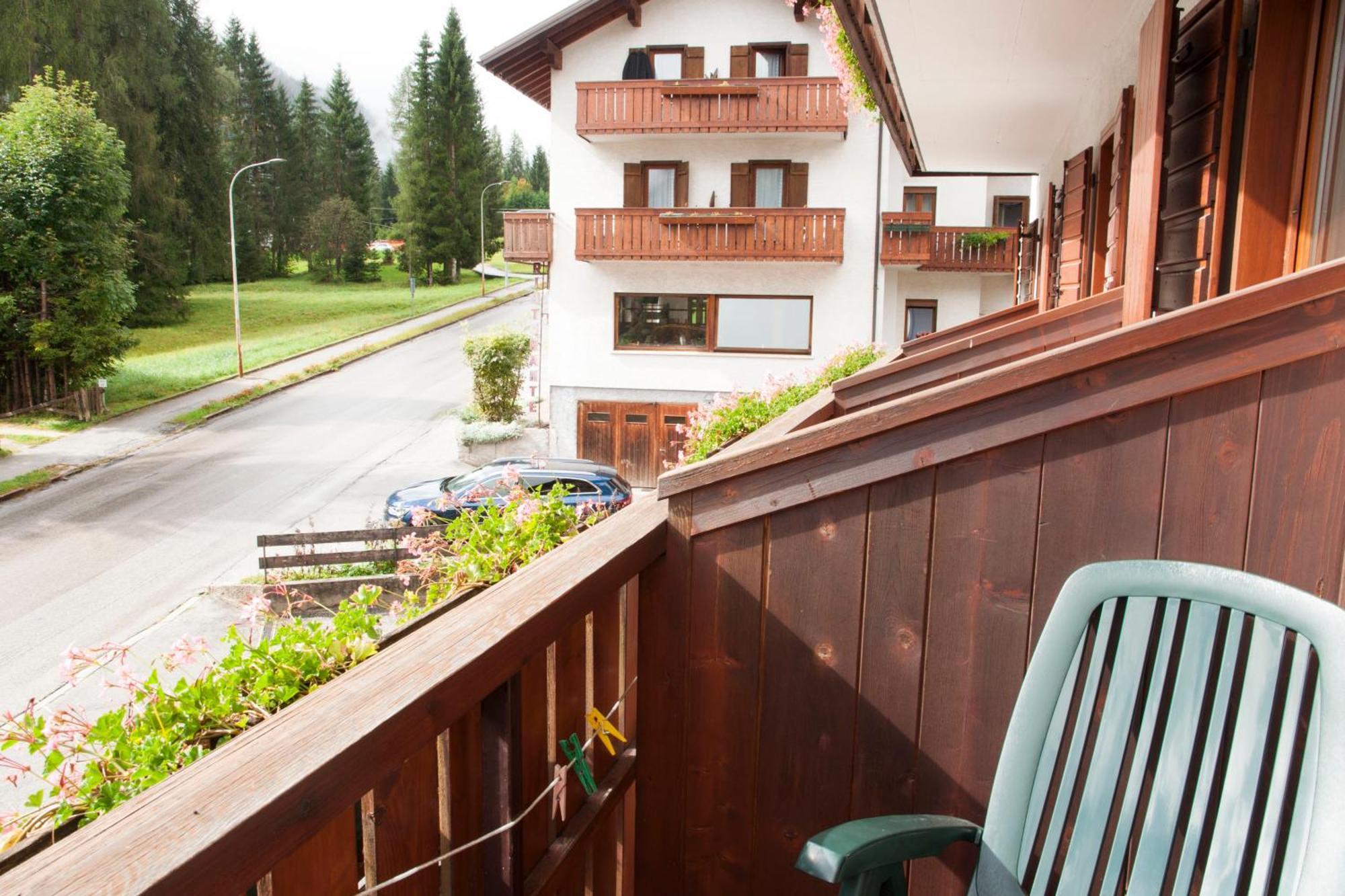 Garni Mariolina Bed and Breakfast Falcade Exteriör bild
