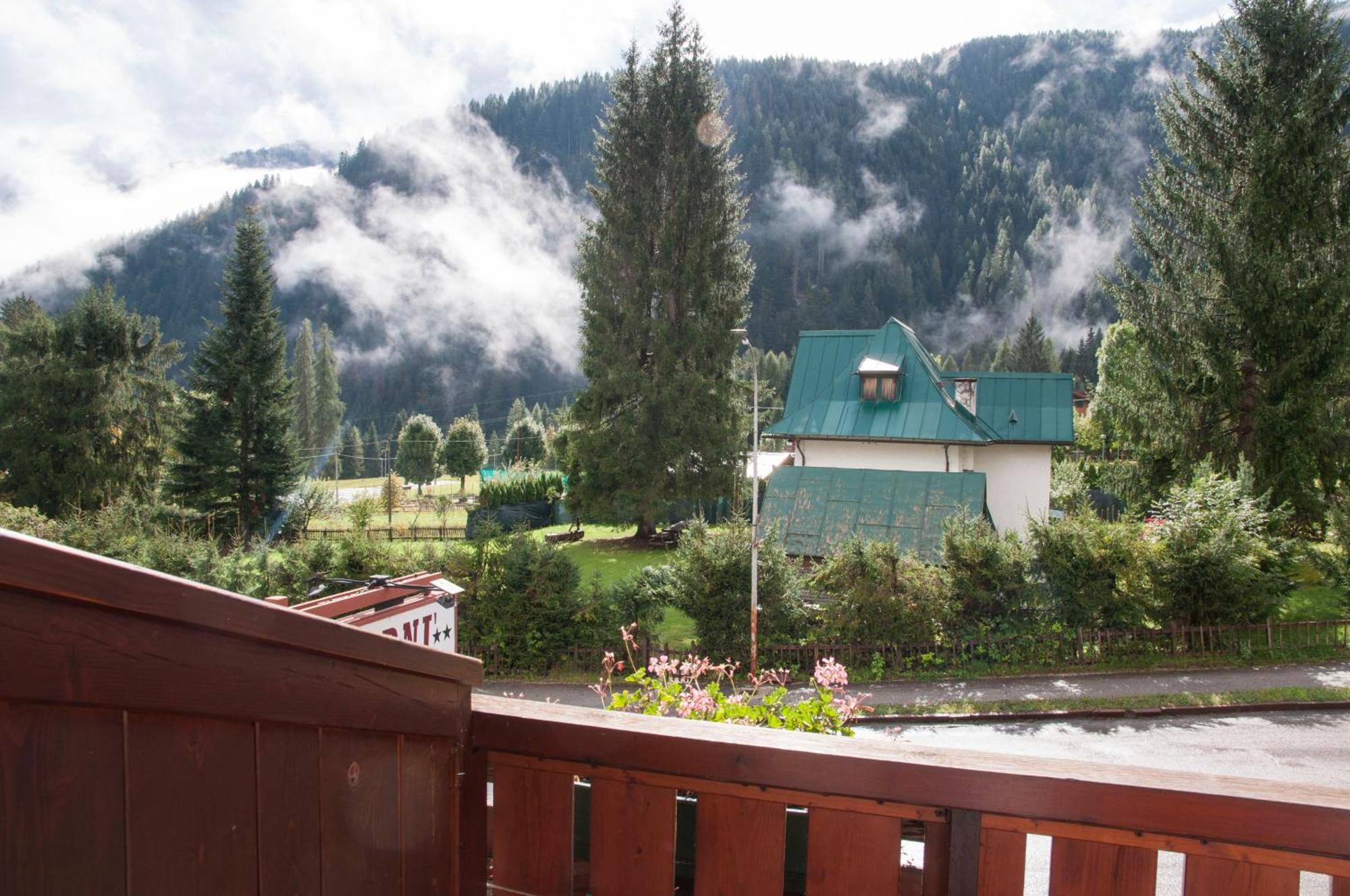 Garni Mariolina Bed and Breakfast Falcade Exteriör bild