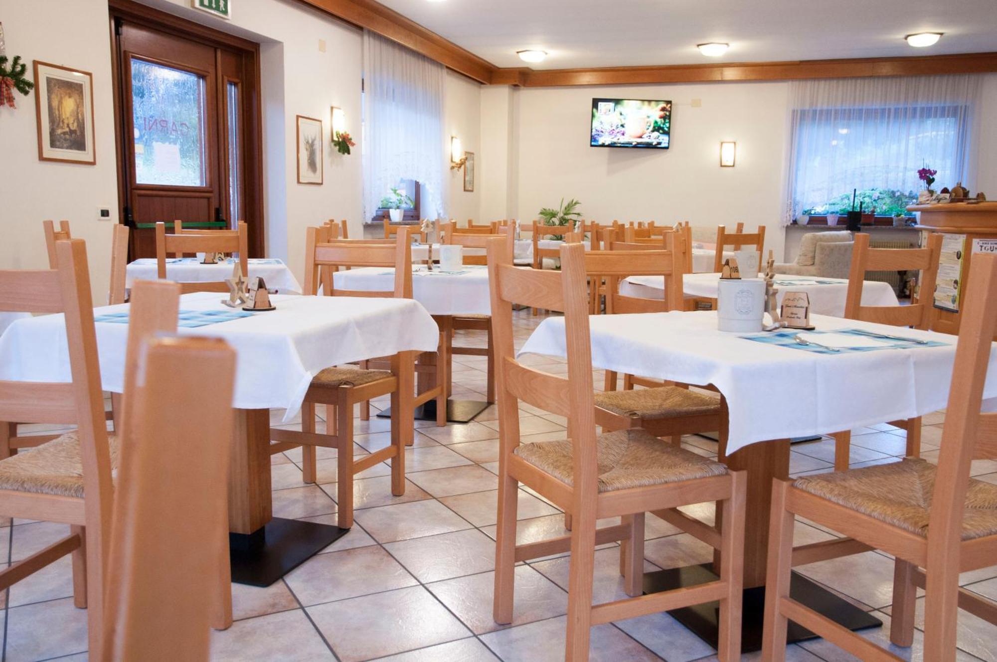 Garni Mariolina Bed and Breakfast Falcade Exteriör bild