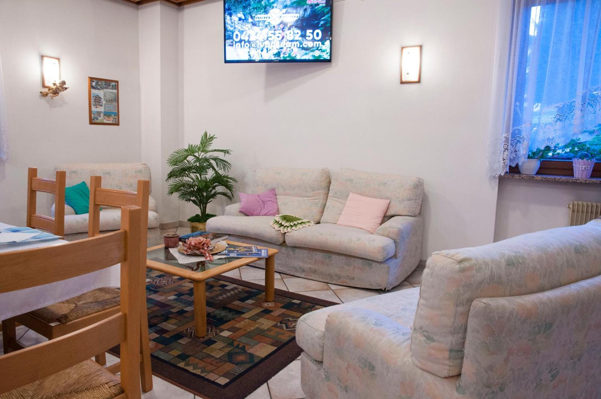 Garni Mariolina Bed and Breakfast Falcade Exteriör bild