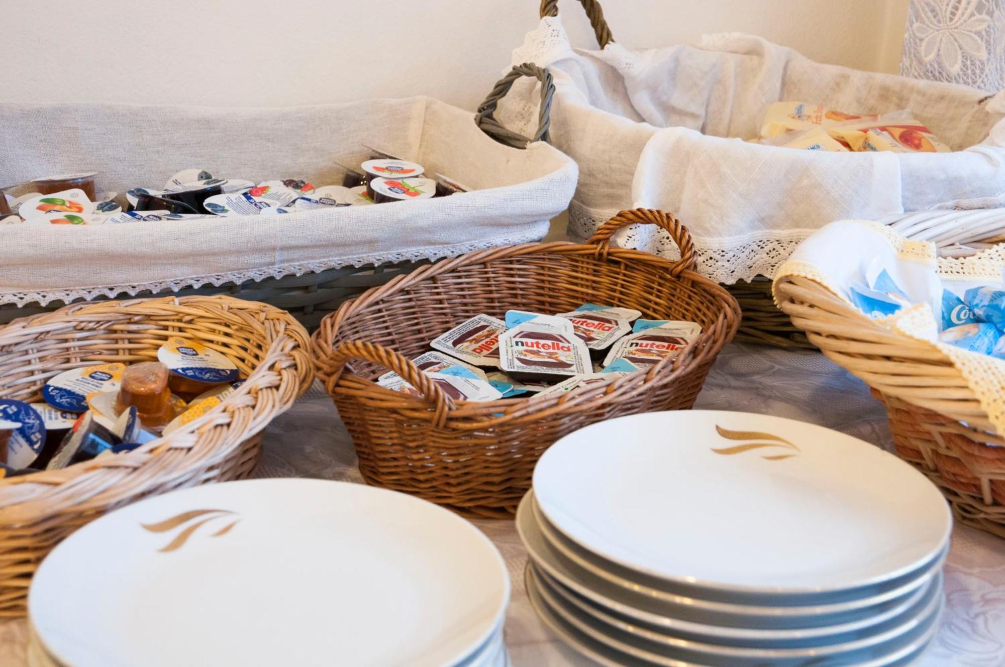 Garni Mariolina Bed and Breakfast Falcade Exteriör bild