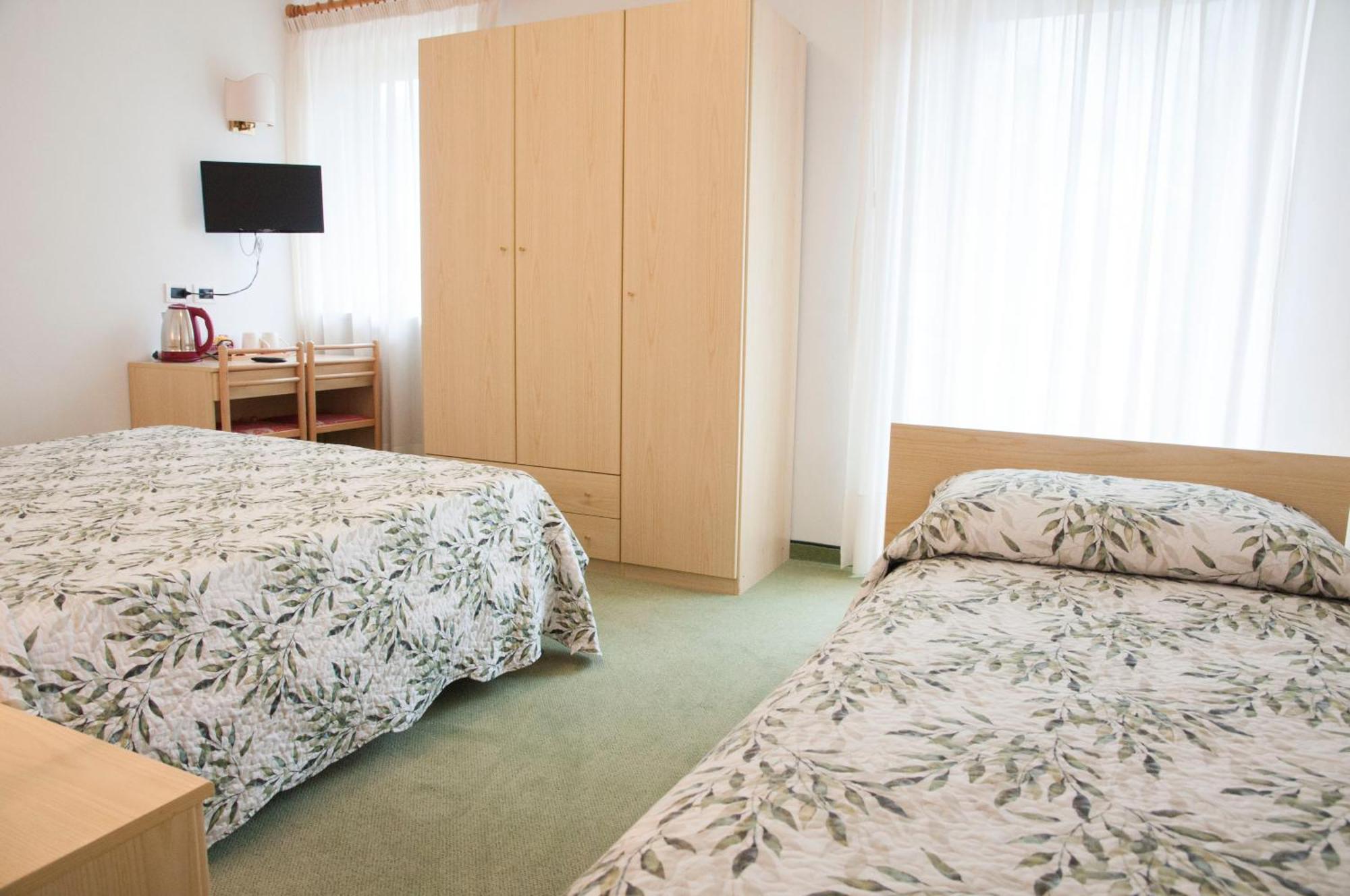 Garni Mariolina Bed and Breakfast Falcade Exteriör bild