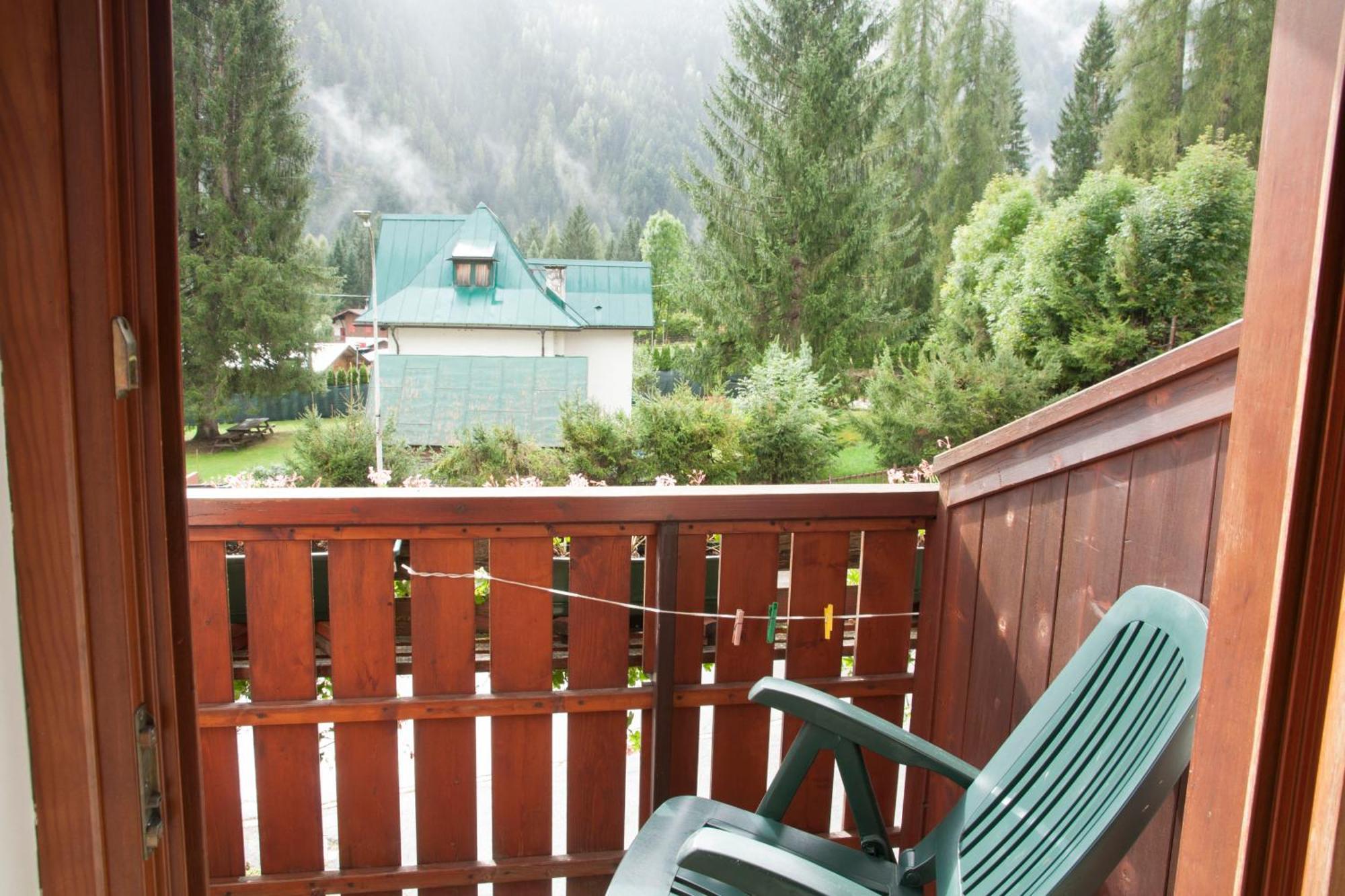 Garni Mariolina Bed and Breakfast Falcade Exteriör bild