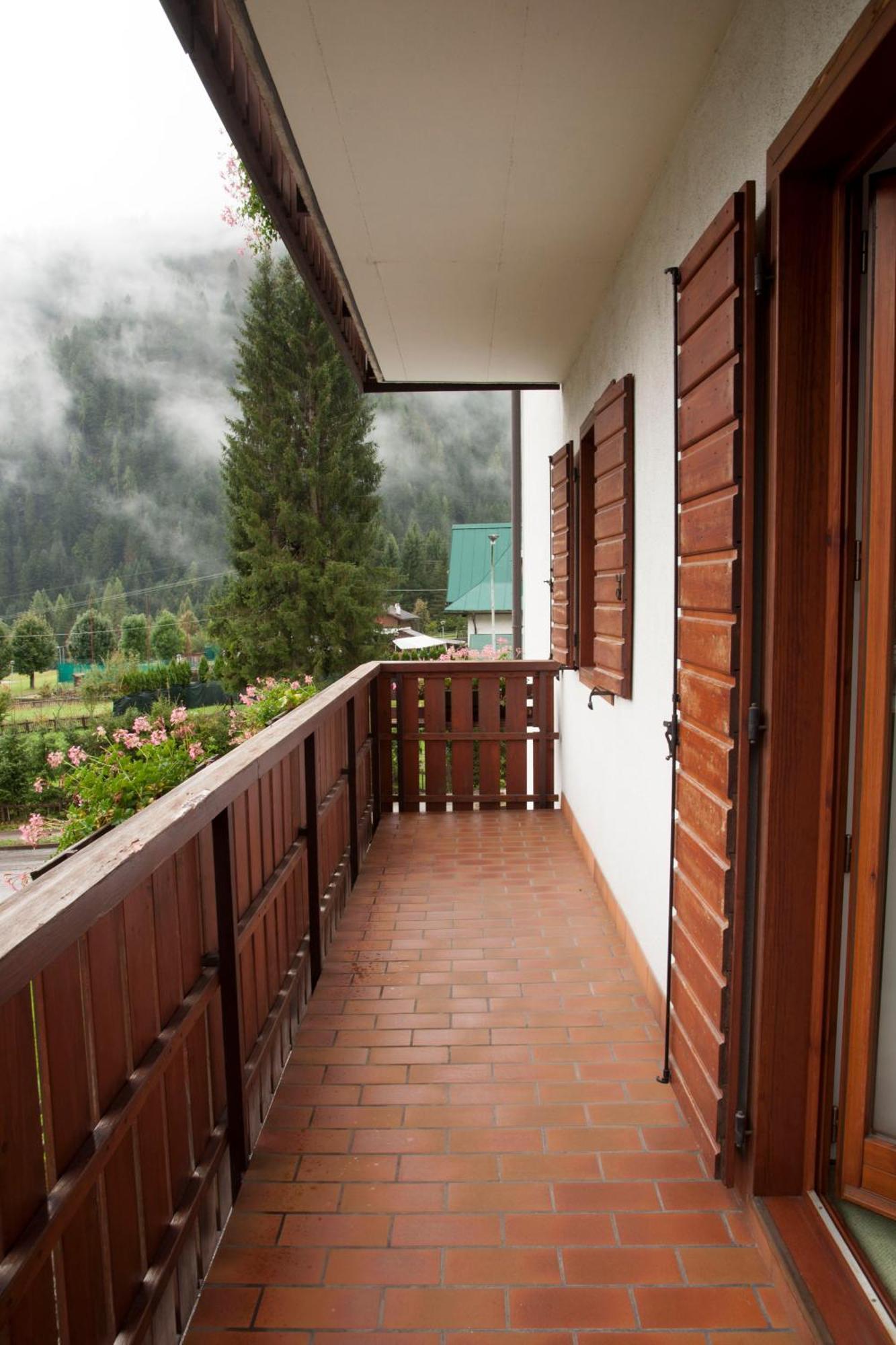 Garni Mariolina Bed and Breakfast Falcade Exteriör bild
