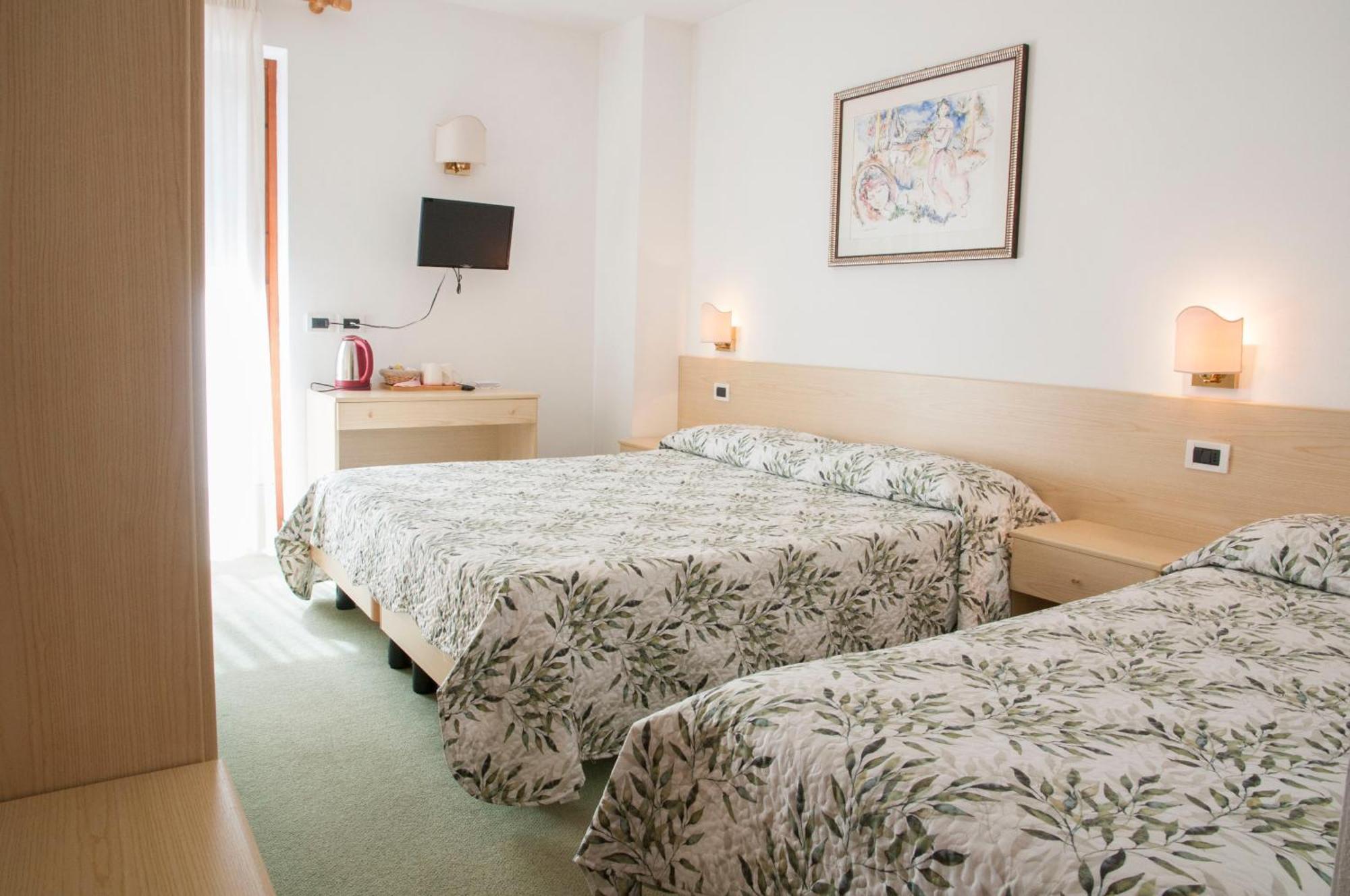 Garni Mariolina Bed and Breakfast Falcade Exteriör bild