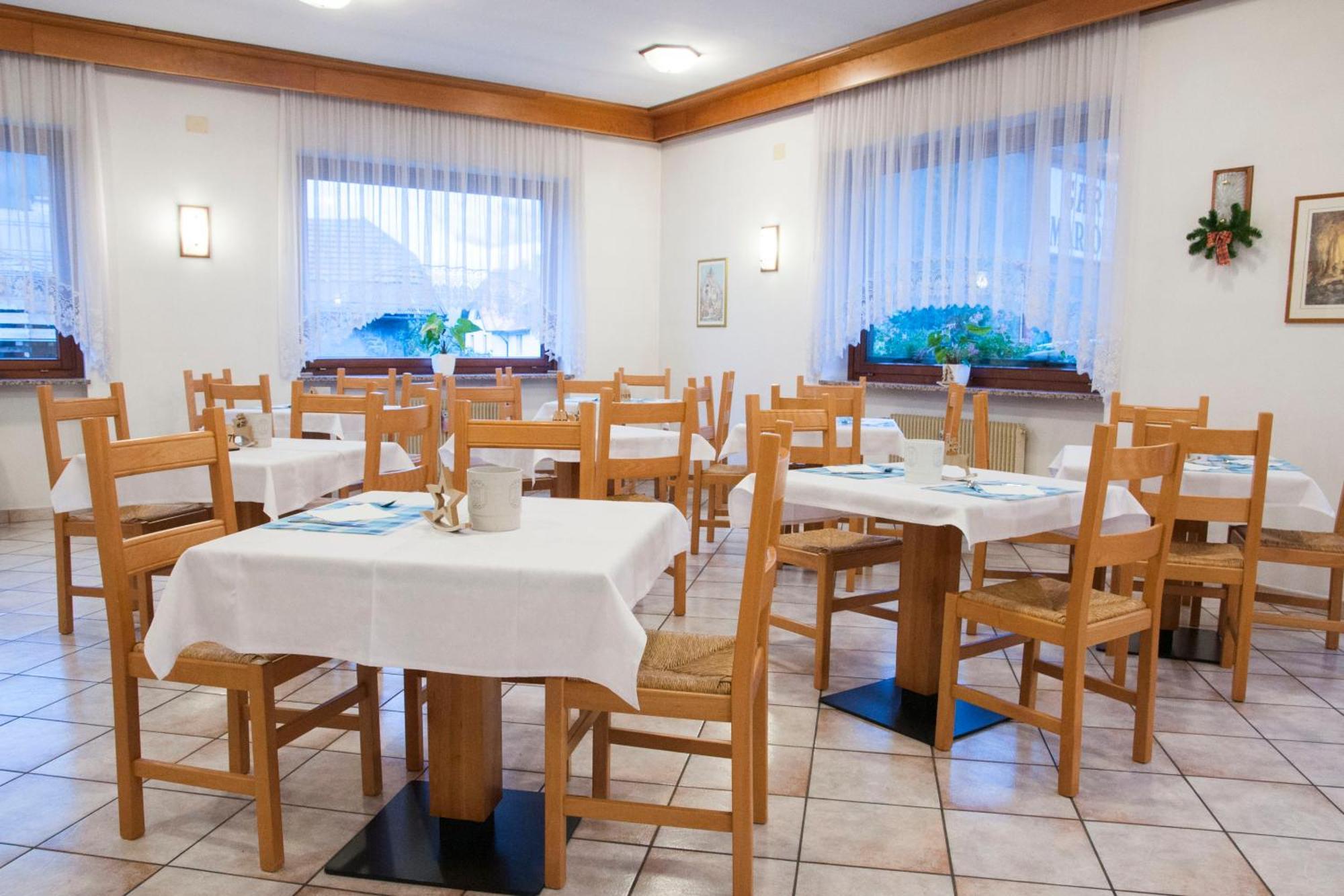 Garni Mariolina Bed and Breakfast Falcade Exteriör bild