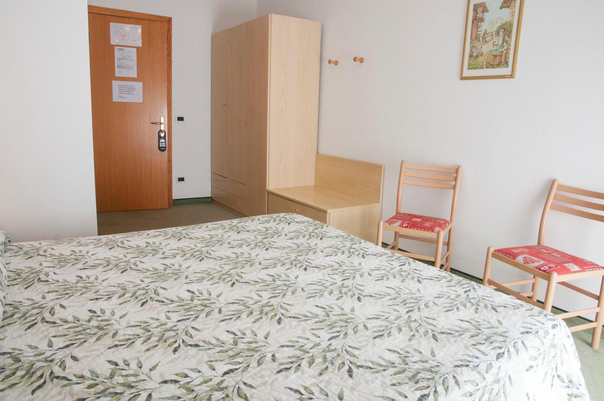 Garni Mariolina Bed and Breakfast Falcade Exteriör bild