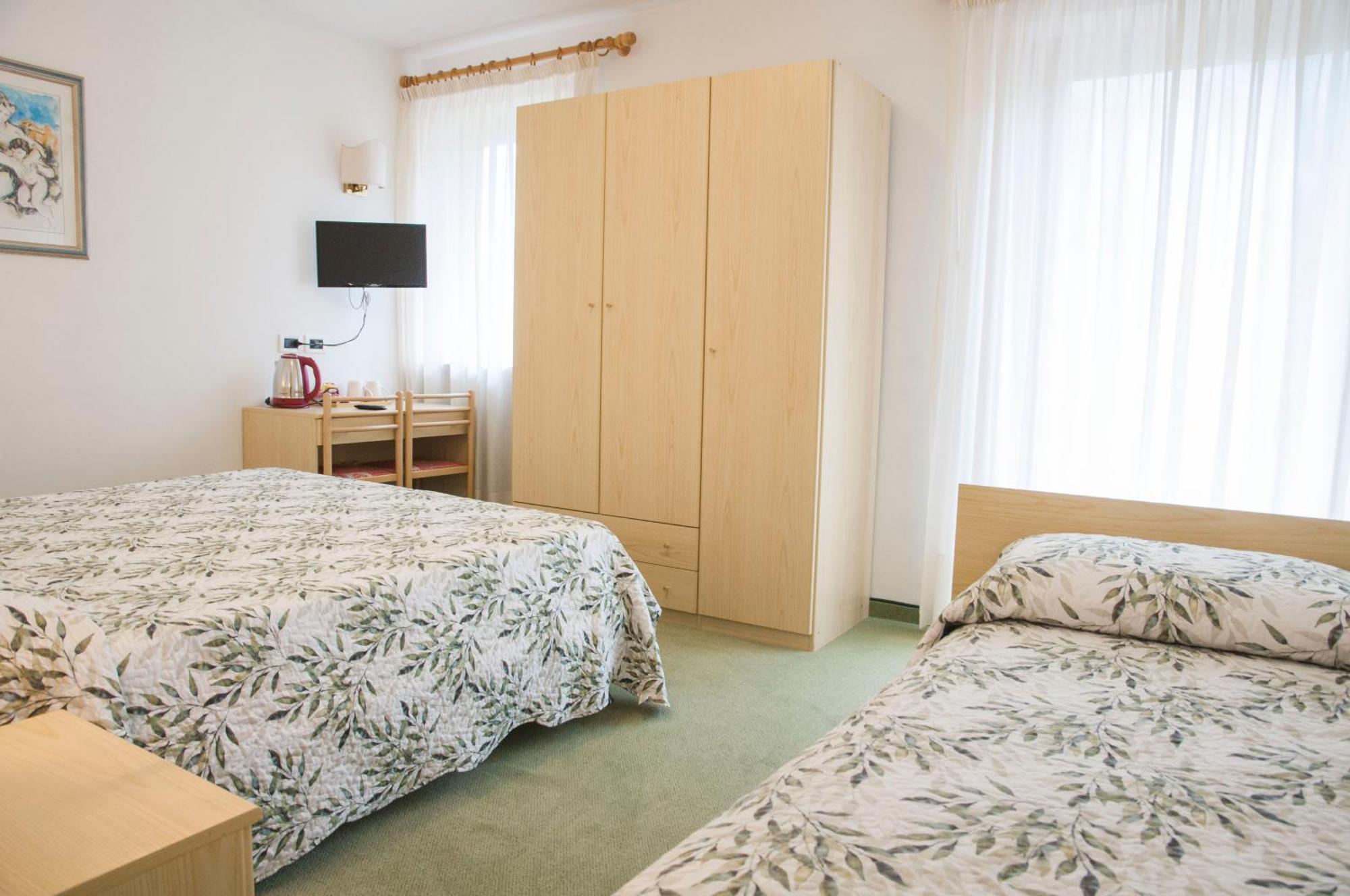Garni Mariolina Bed and Breakfast Falcade Exteriör bild