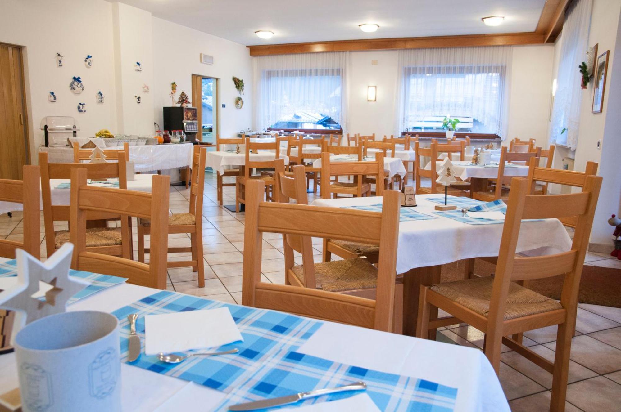 Garni Mariolina Bed and Breakfast Falcade Exteriör bild