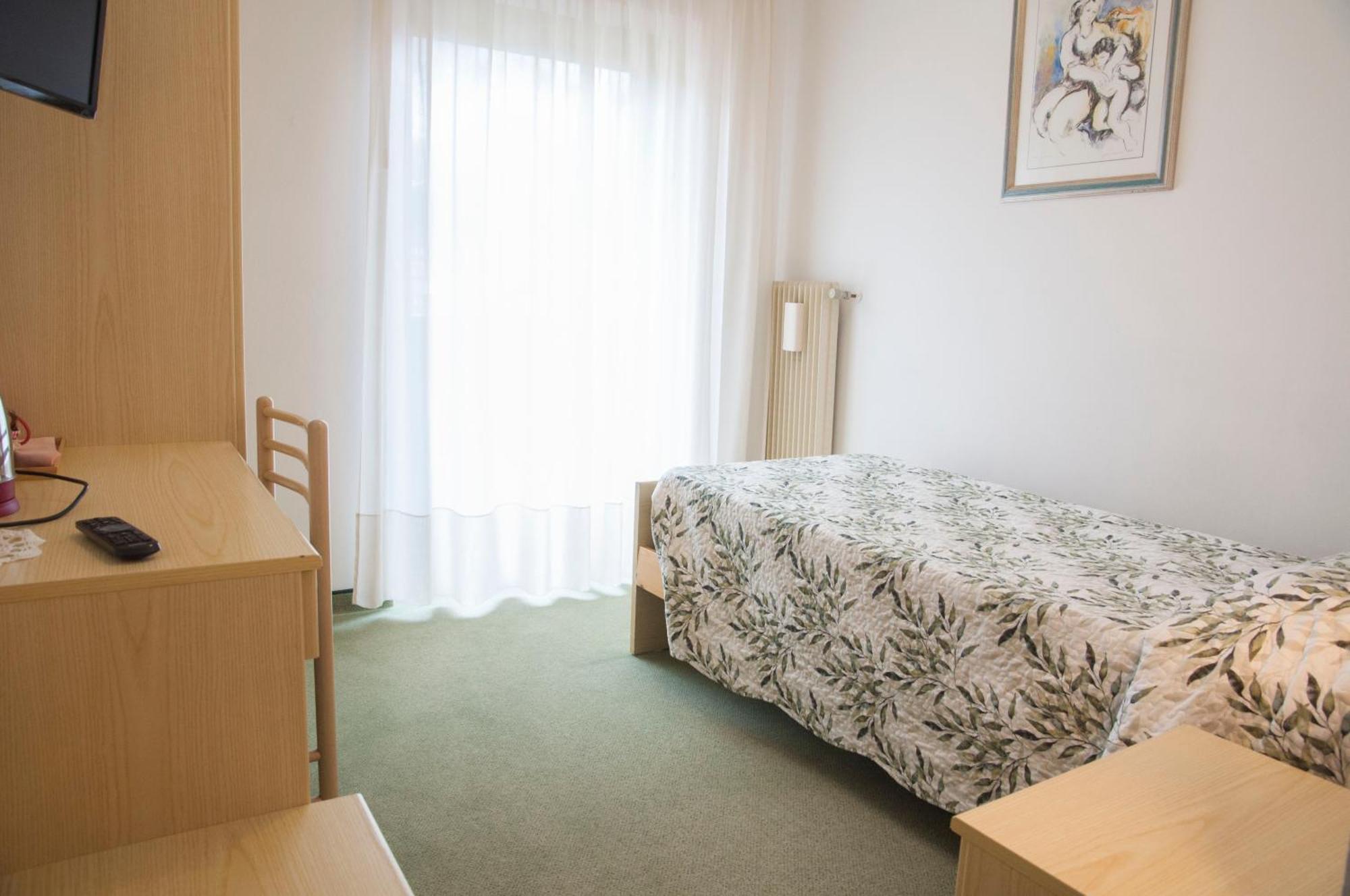 Garni Mariolina Bed and Breakfast Falcade Exteriör bild