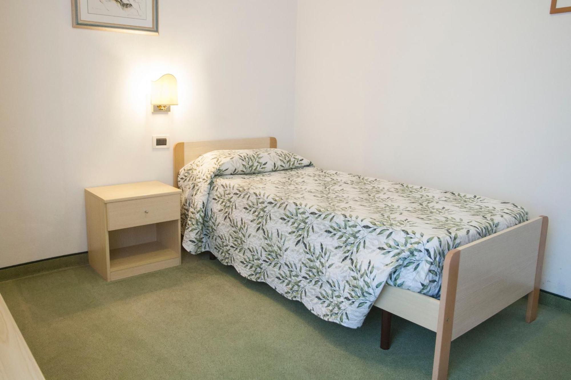 Garni Mariolina Bed and Breakfast Falcade Exteriör bild