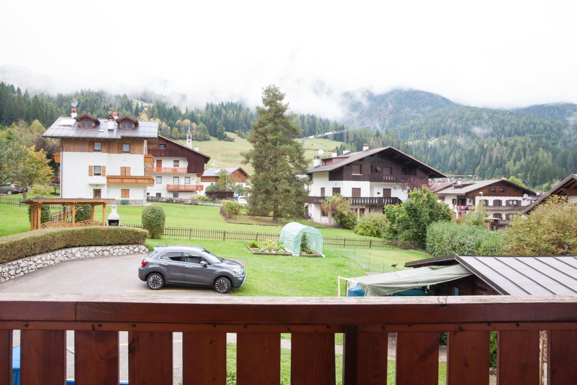 Garni Mariolina Bed and Breakfast Falcade Exteriör bild