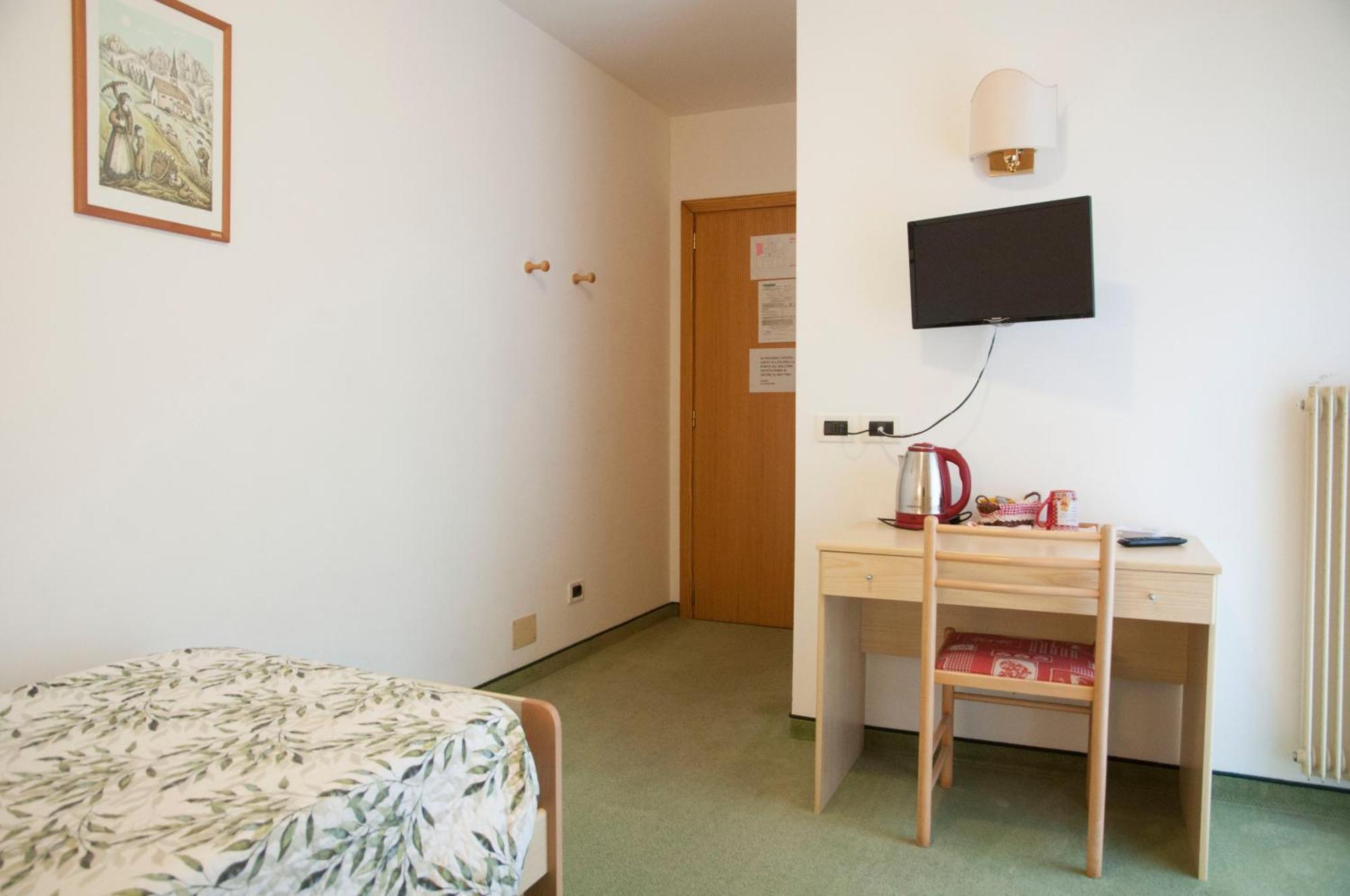 Garni Mariolina Bed and Breakfast Falcade Exteriör bild