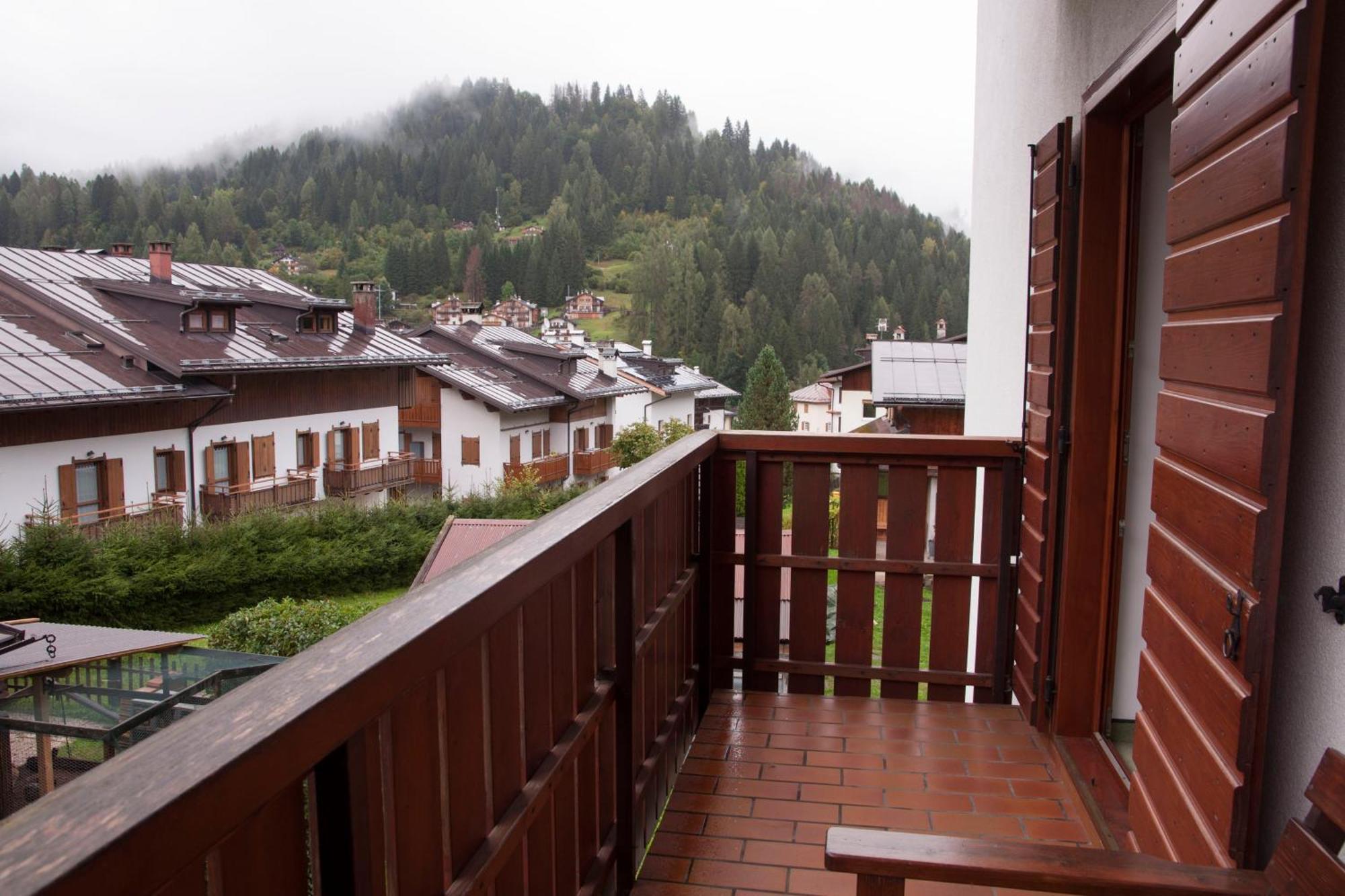 Garni Mariolina Bed and Breakfast Falcade Exteriör bild