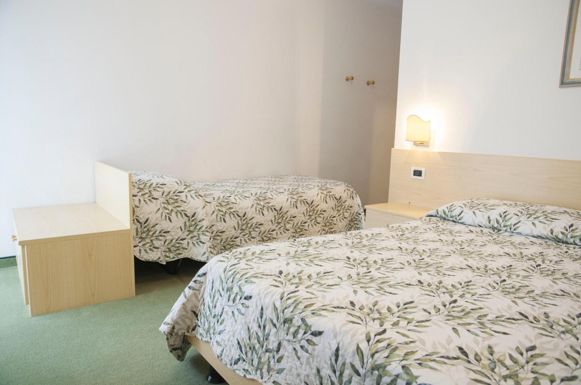 Garni Mariolina Bed and Breakfast Falcade Exteriör bild