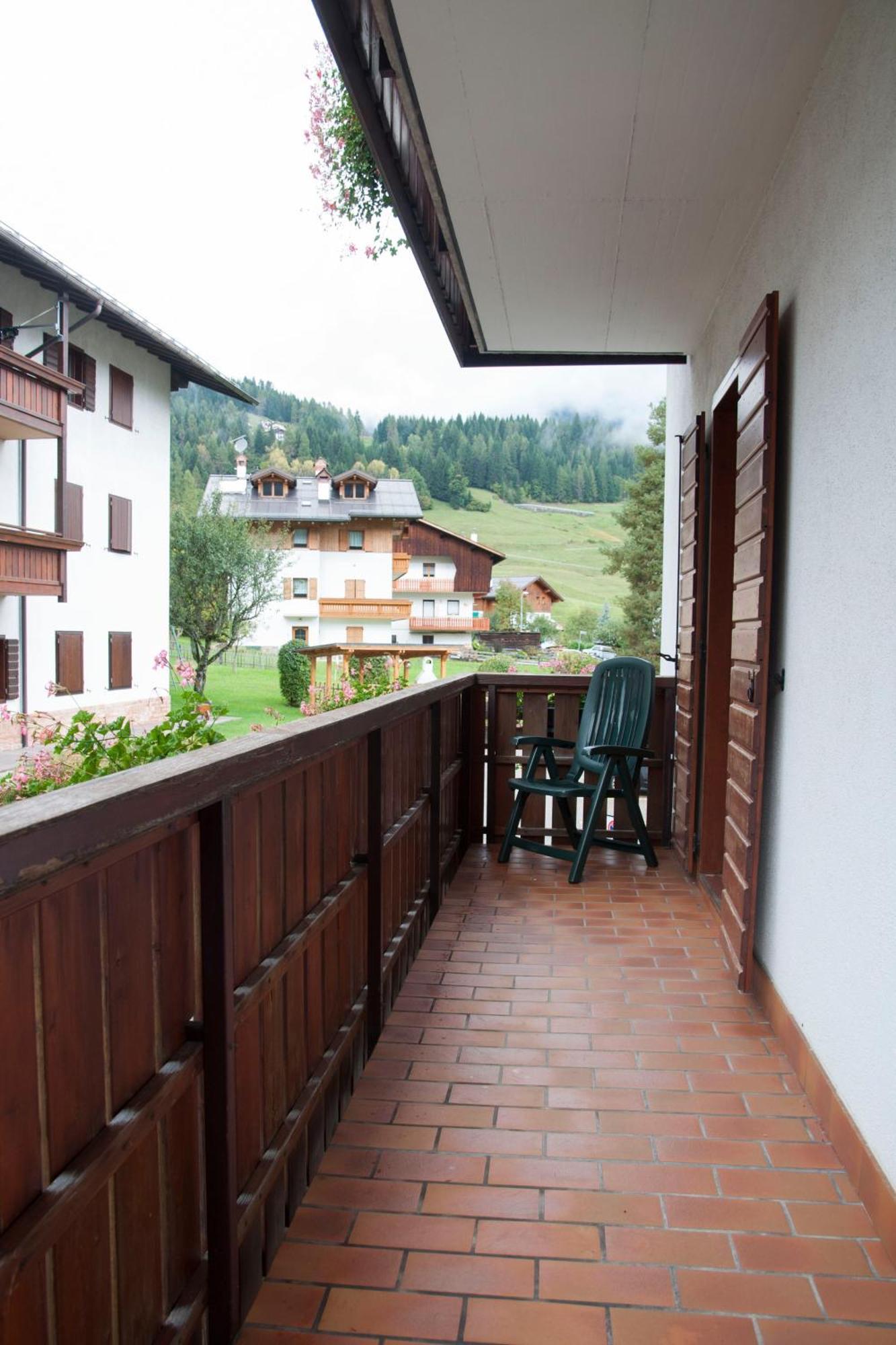 Garni Mariolina Bed and Breakfast Falcade Exteriör bild