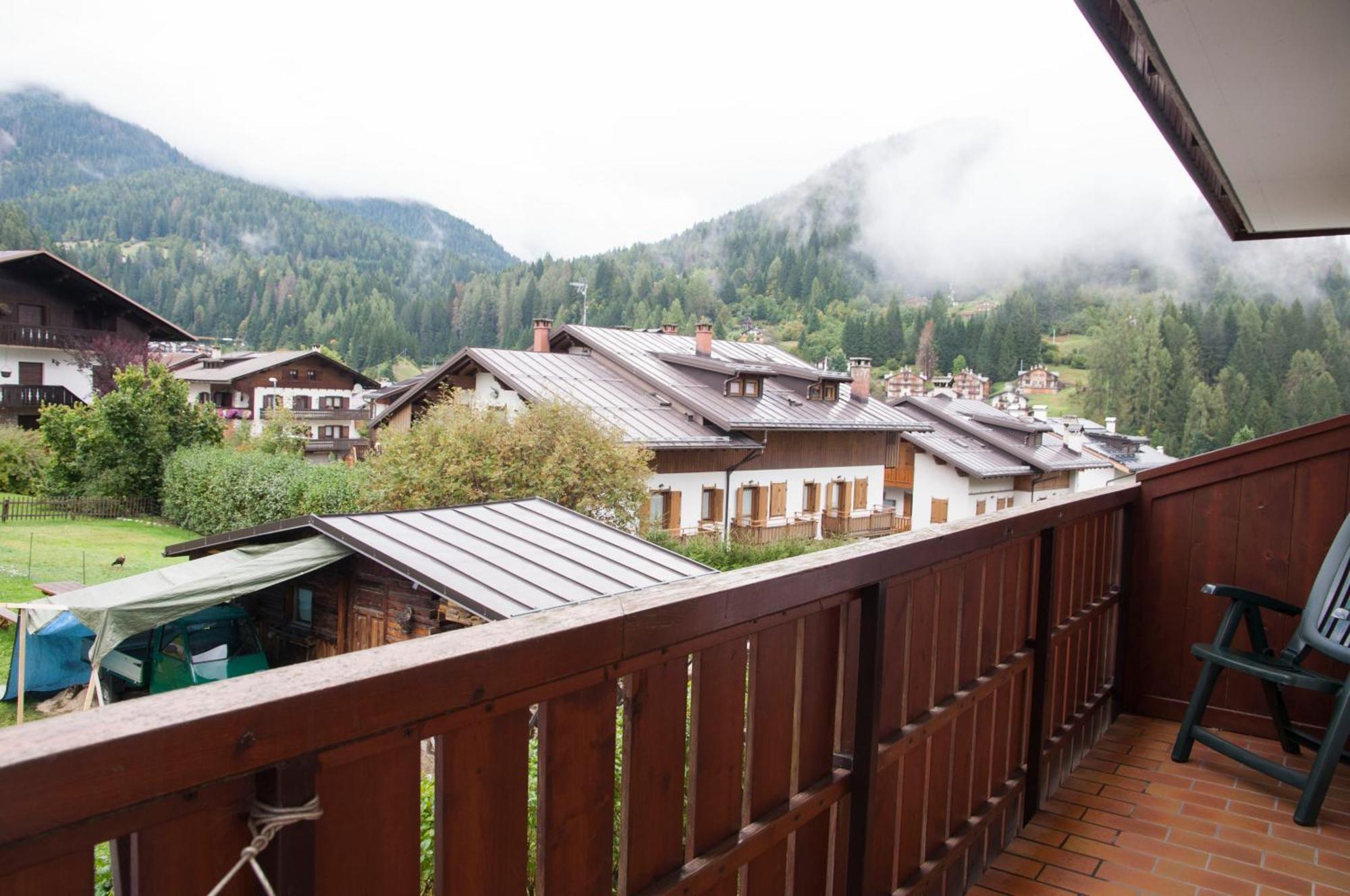 Garni Mariolina Bed and Breakfast Falcade Exteriör bild