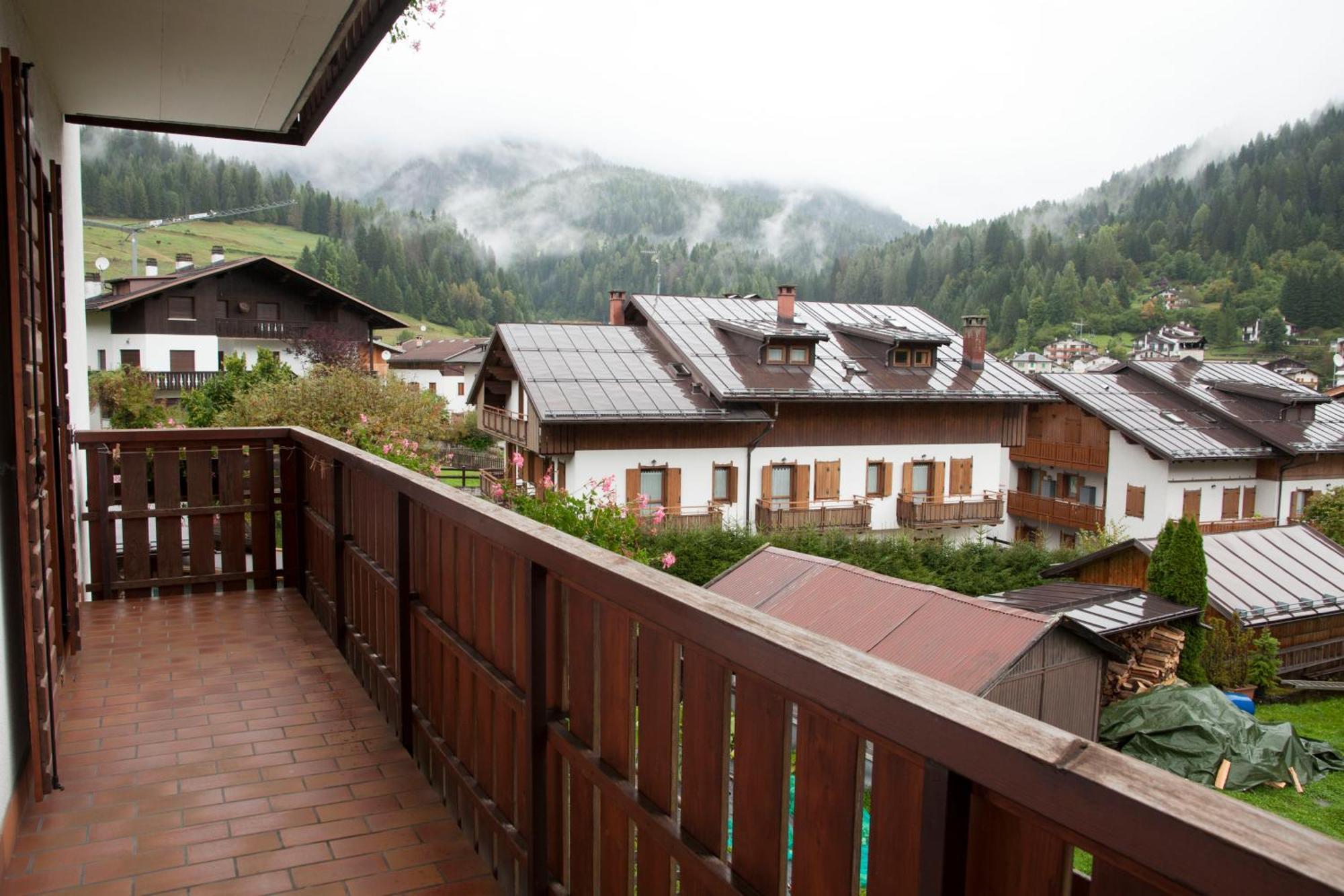 Garni Mariolina Bed and Breakfast Falcade Exteriör bild