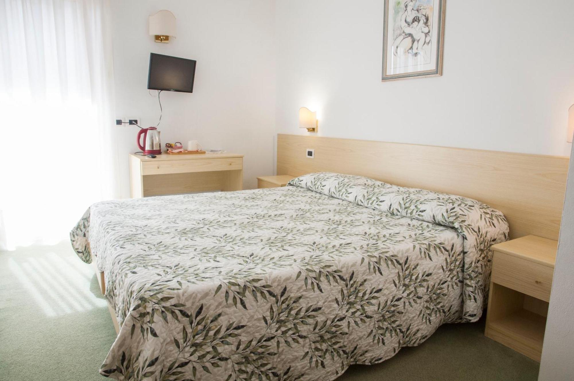 Garni Mariolina Bed and Breakfast Falcade Exteriör bild